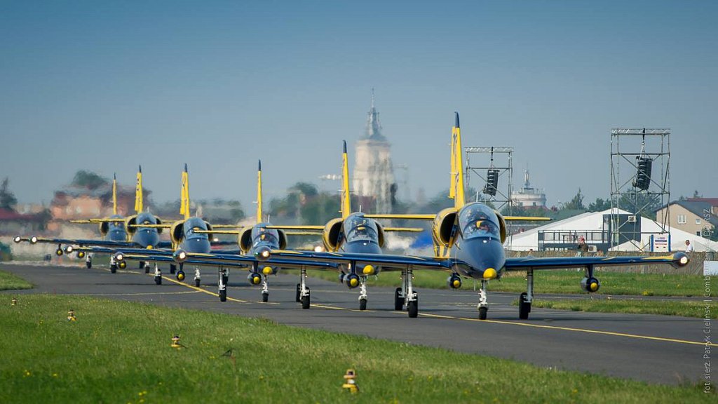 Ukrainian jets performed at airshow in Radom, Poland