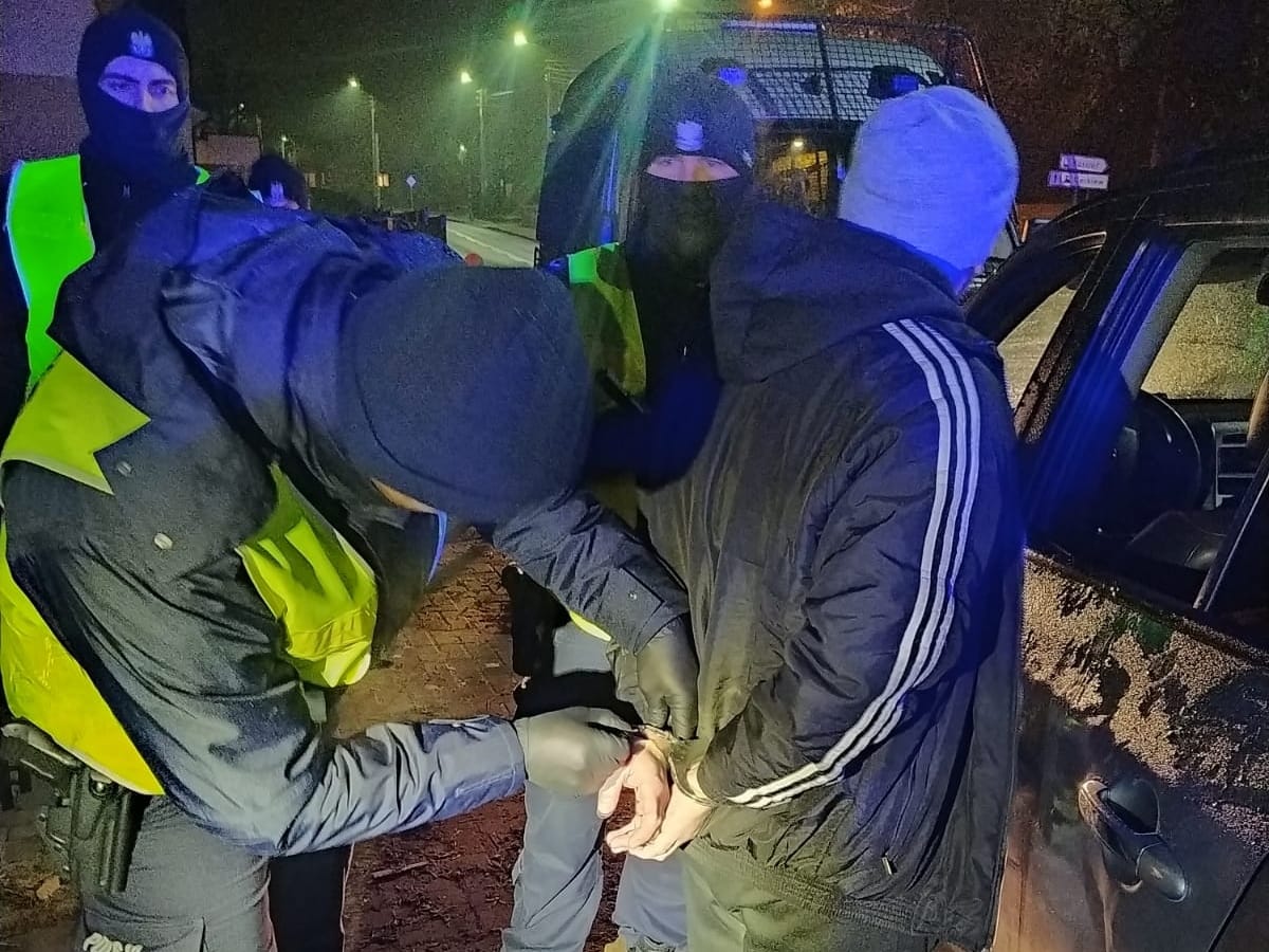 Police in Podlachia: A 30-year-old Ukrainian citizen was arrested as he helped 5 Iraqi citizens in illegal border crossing. He was arrested in Narew by the police @KWP_Olsztyn