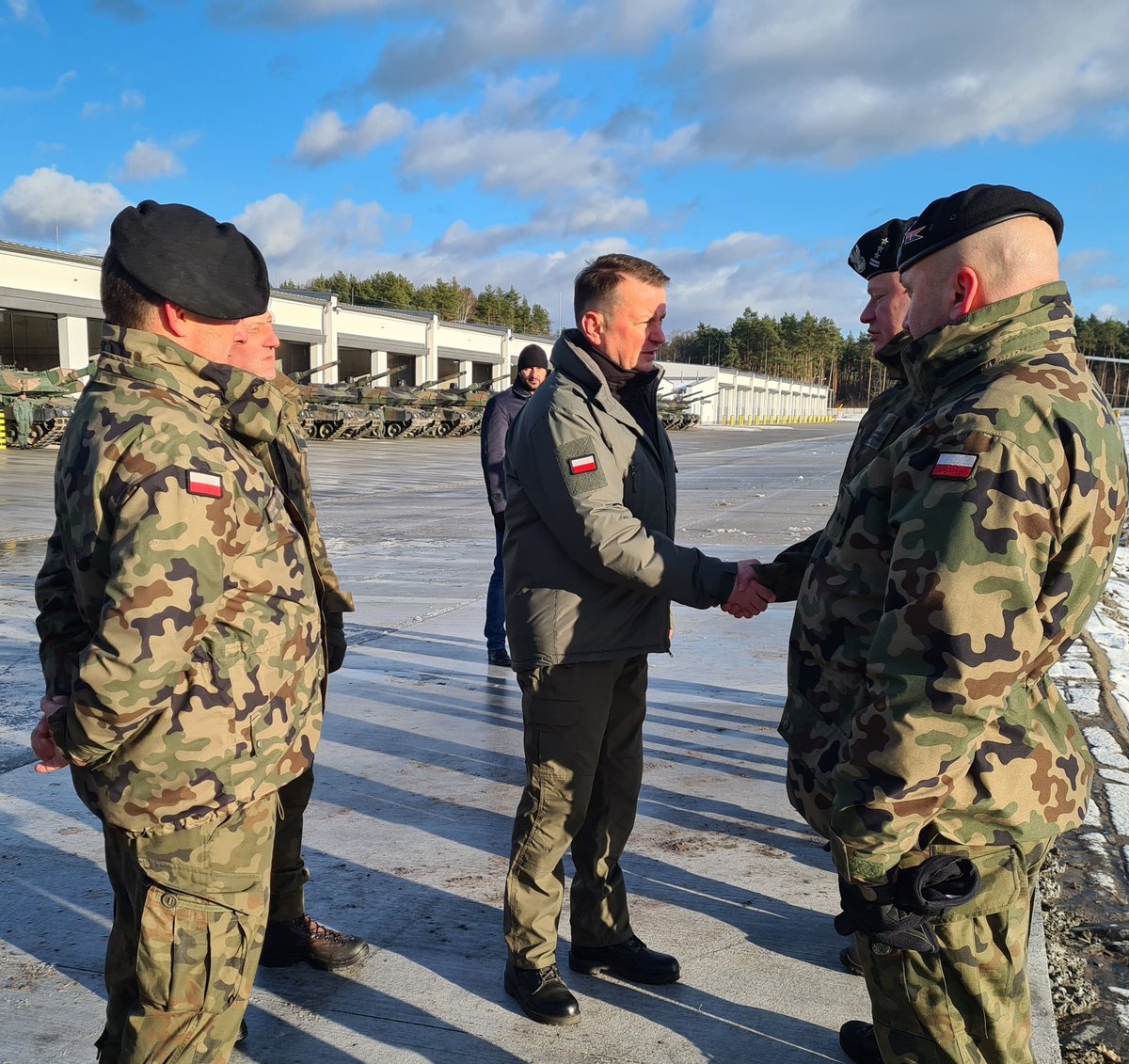 Polish Ministry of National Defense: At @1WBPanc in Wesoła, the meeting of Minister @mblaszczak with soldiers has started. Today, new garage halls with service facilities for Leopard tanks have been commissioned in the unit. The construction of garages is part of the development of @Zelazna_Dywizja infrastructure