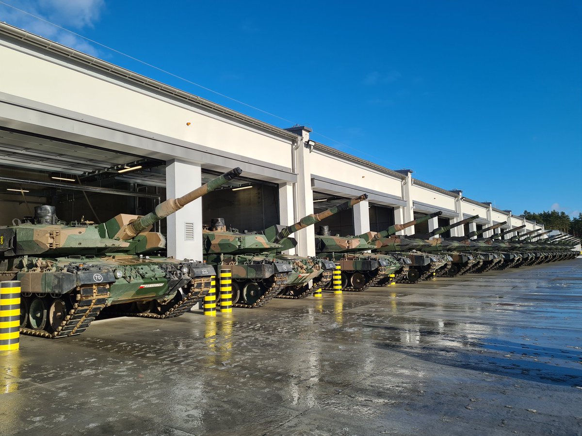 Polish Ministry of National Defense: At @1WBPanc in Wesoła, the meeting of Minister @mblaszczak with soldiers has started. Today, new garage halls with service facilities for Leopard tanks have been commissioned in the unit. The construction of garages is part of the development of @Zelazna_Dywizja infrastructure