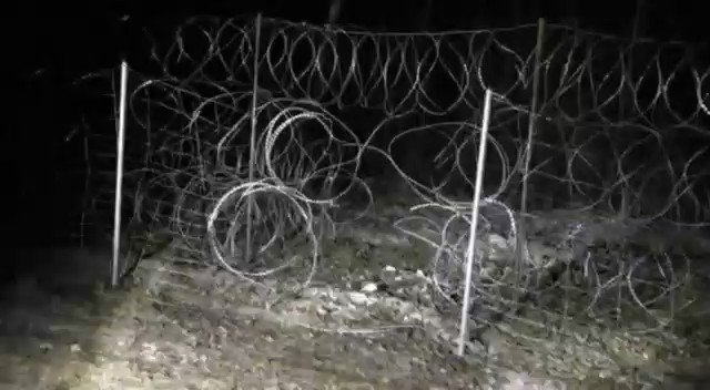 Polish Border Guard: yesterday 33 people tried to cross Belarus - Poland border illegally. At night, on the PSGMielnik section, group of 32 people assaulted the border with the help of Belarusian services. Damaged the fence and throw stones at the patrols. People from Egypt, Eritrea, Turkey and Yemen have been detained