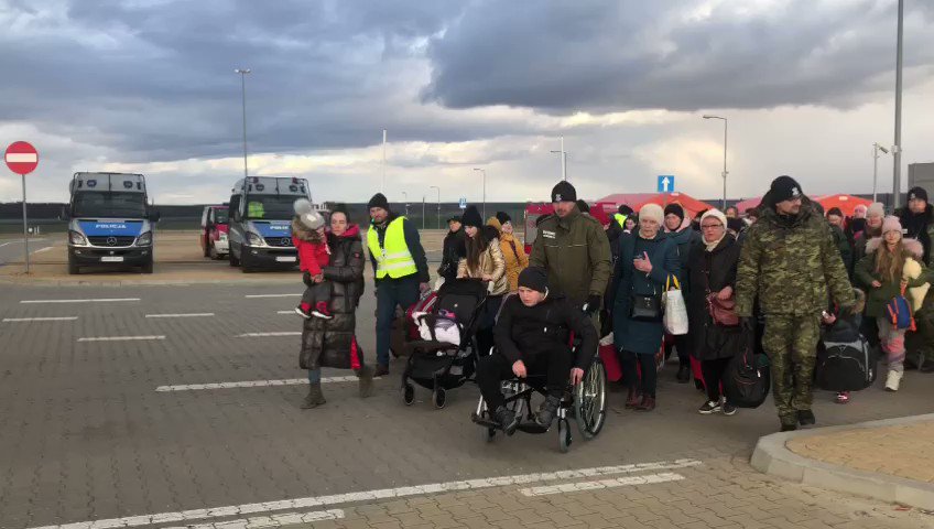 Polish Border Guards: Already 213,000 people entered Poland from war-affected Ukraine. Officers not only carry out border checks, but also help the people fleeing as much as they can