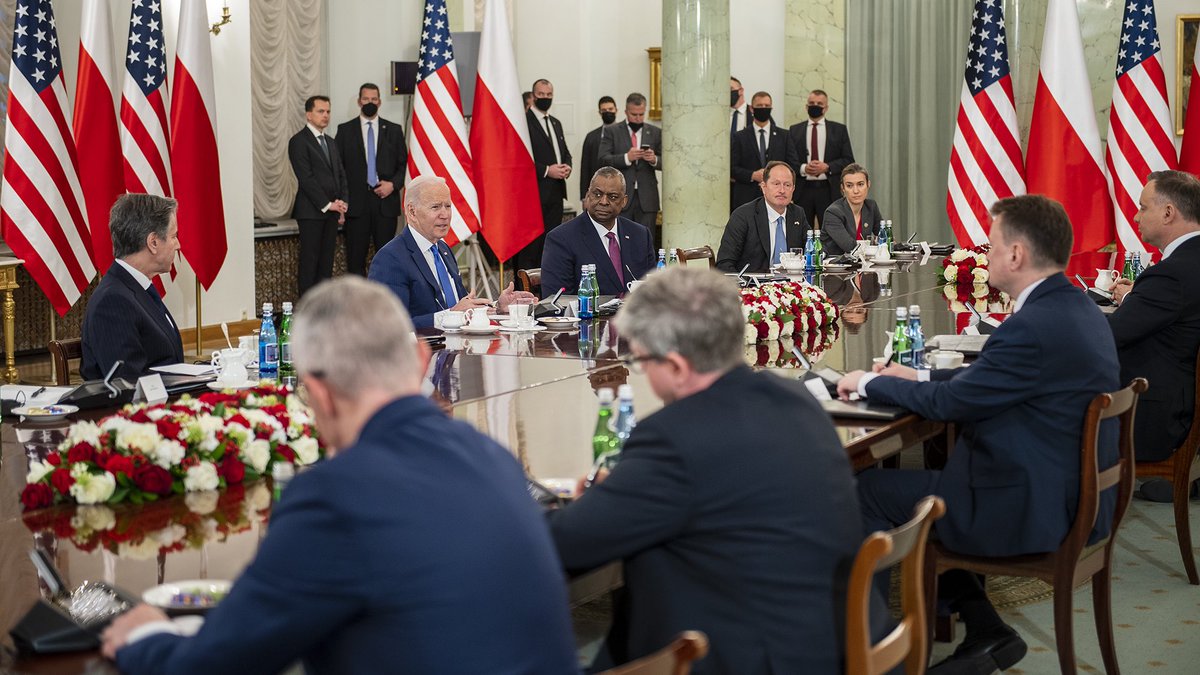 Minister @mblaszczak wziął dziś udział w rozmowach delegacji polskiej i amerykańskiej pod przewodnictwem Prezydenta @AndrzejDudy i Prezydenta @JoeBiden. Polski minister obrony rozmawiał dziś również o sprawach wojskowych i bezpieczeństwa w regionie z ministrem obrony @SecDef