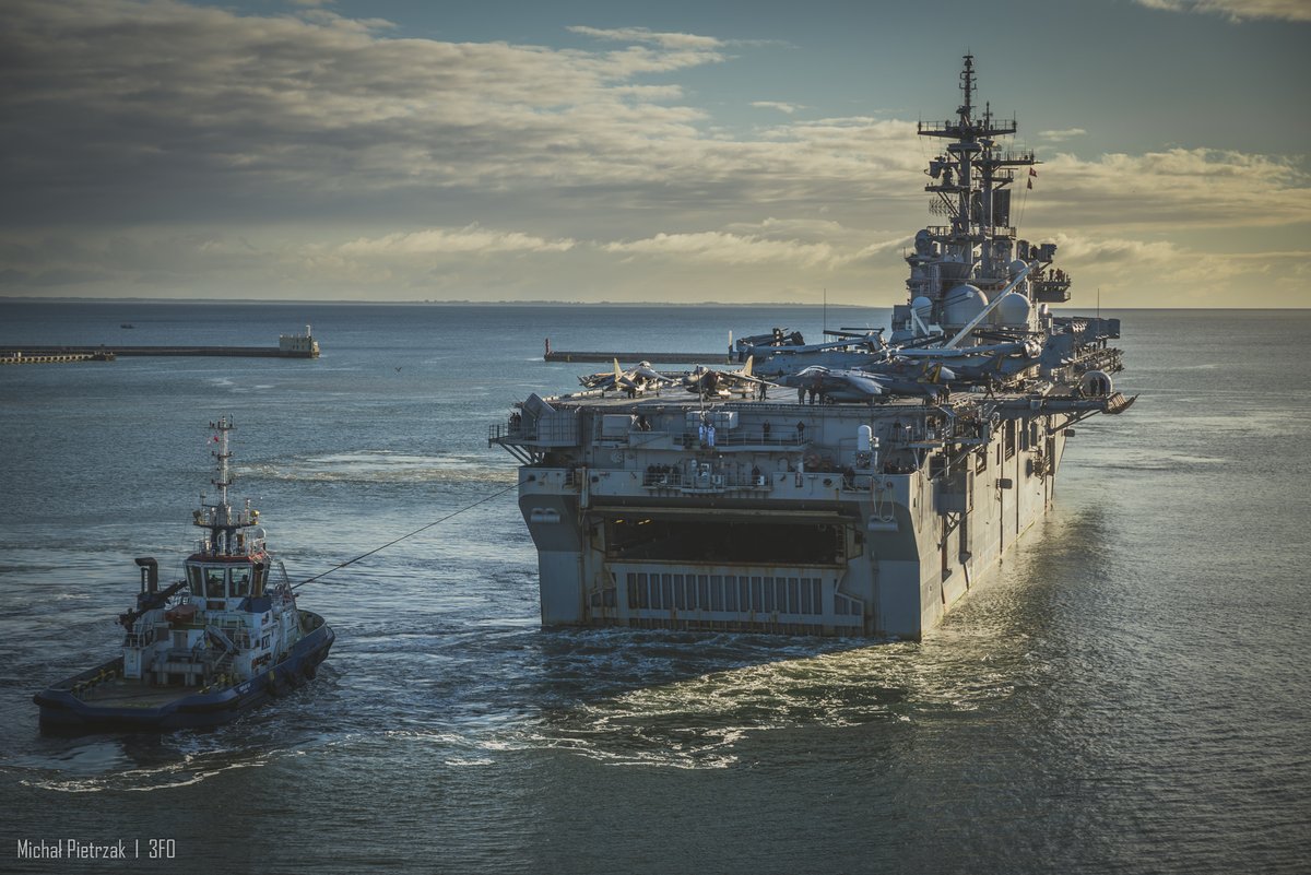 .@USNavy Wasp-class amphibious assault ship USS Kearsarge (LHD 3) with embarked Marines assigned to the 22nd Marine Expeditionary Unit (MEU) entered Port of Gdynia to replenish supplies and for crew rest