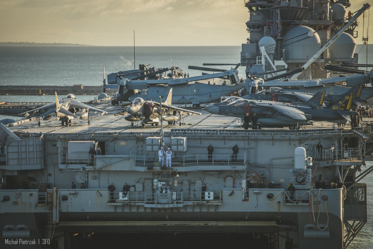 .@USNavy Wasp-class amphibious assault ship USS Kearsarge (LHD 3) with embarked Marines assigned to the 22nd Marine Expeditionary Unit (MEU) entered Port of Gdynia to replenish supplies and for crew rest