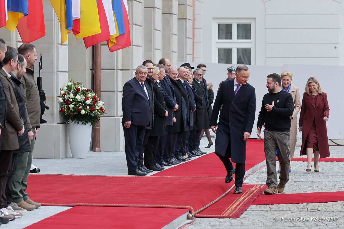 Президентът на Украйна Зеленски се срещна с президента на Полша Дуда във Варшава по време на официално посещение