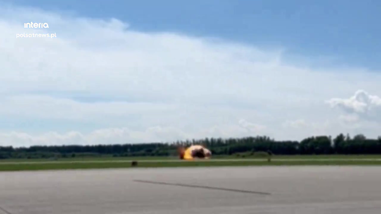 The Bielik military plane crash in Gdynia. The pilot is dead. There's footage from the airport