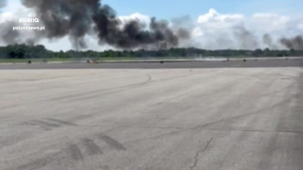 The Bielik military plane crash in Gdynia. The pilot is dead. There's footage from the airport