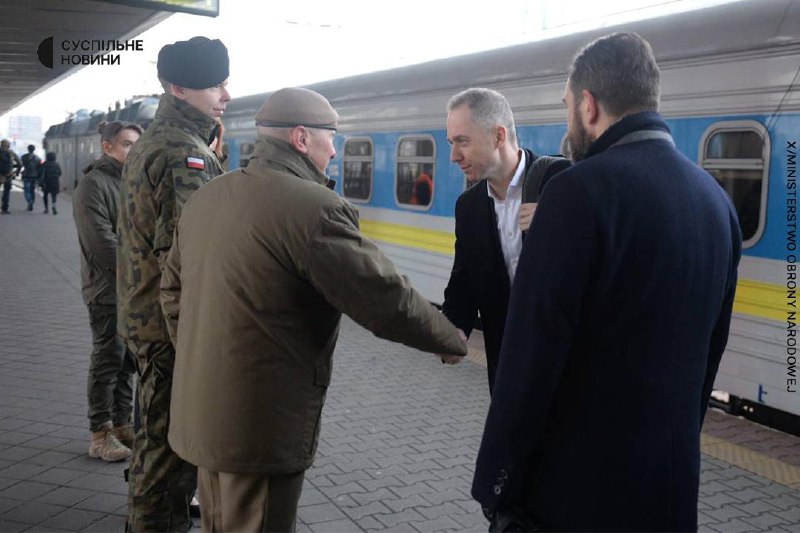 De plaatsvervangende minister van Nationale Defensie van Polen, Cezary Tomczyk, is op bezoek in Kyiv