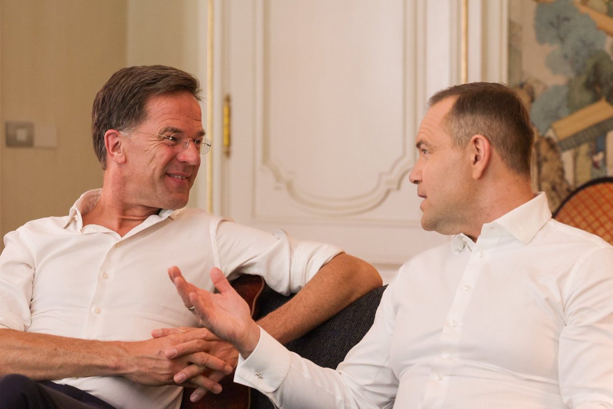 President-elect Karol Nawrocki met with NATO Secretary General Mark Rutte in Brussels today. They discussed NATO cooperation. Nawrocki thanked @SecGenNATO for what he called a very good conversation on serious matters in a friendly atmosphere