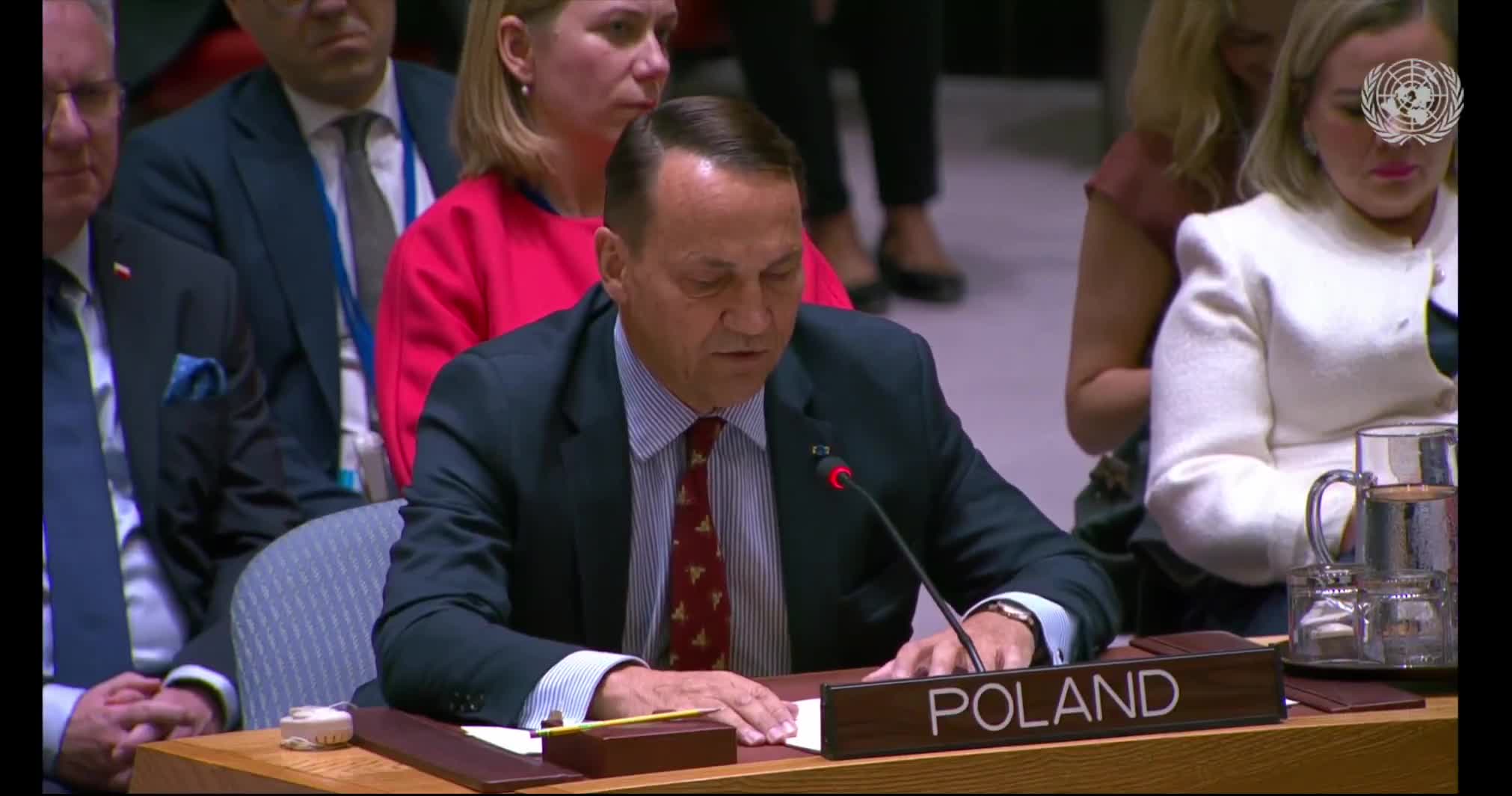 Poland's @sikorskiradek tells UNSC:   I have only one request to the Russian government: if another missile or aircraft enters our space without permission, deliberately or by mistake, and gets shot down. Please don't come here to whine about it. You have been warned”